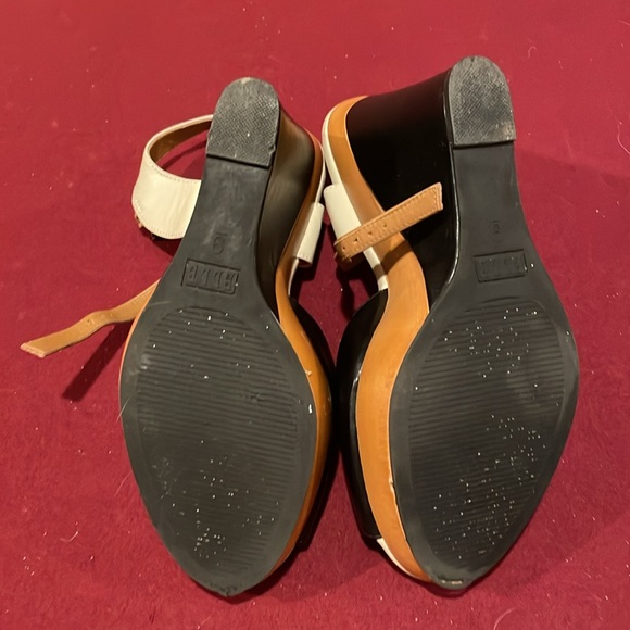Elle 9M Platform Open Toe 5 1/4” Heel Sandals Black & Tan - Picture 4 of 8